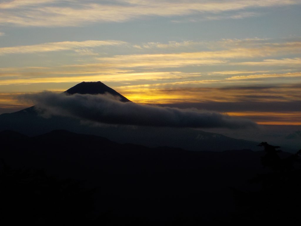 七面山（奥之院）から見た富士山と日の出