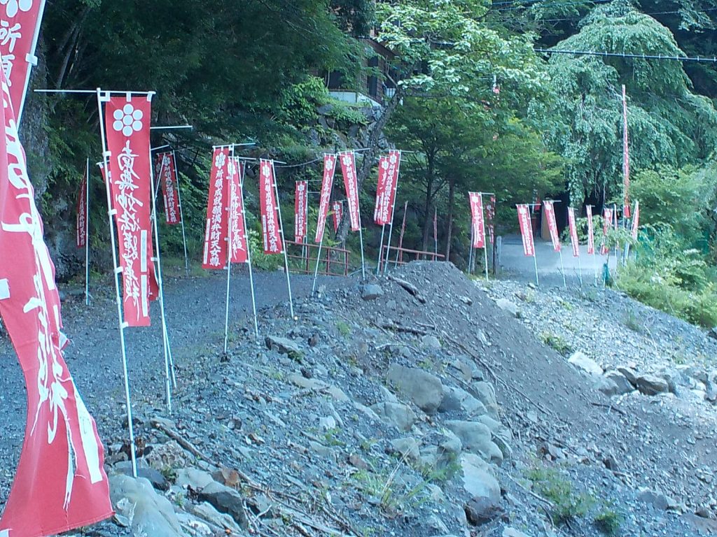雄瀧弁天堂への道